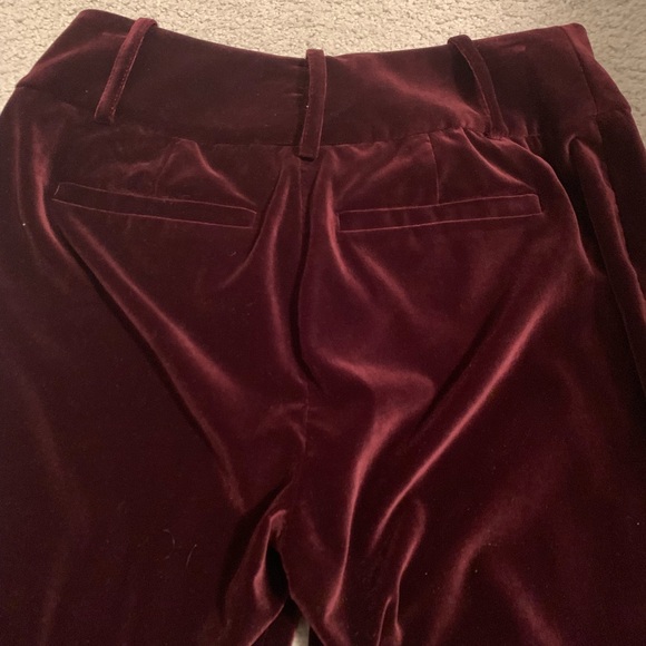 Alice & Olivia Stacey red velvet crop pant 4 - Picture 7 of 7
